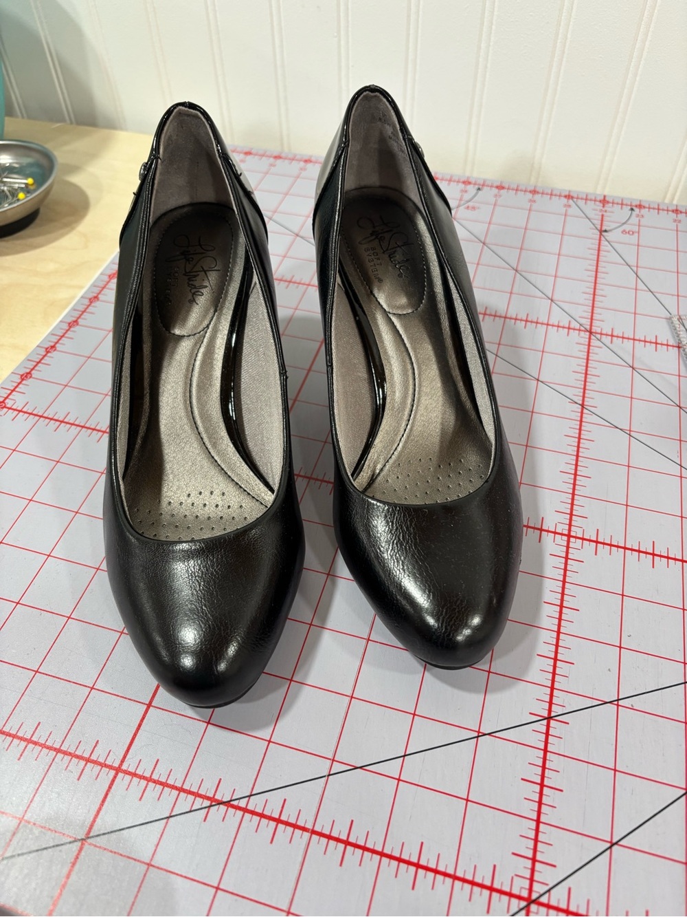 Black Leather Round-Toe Heeled Pumps